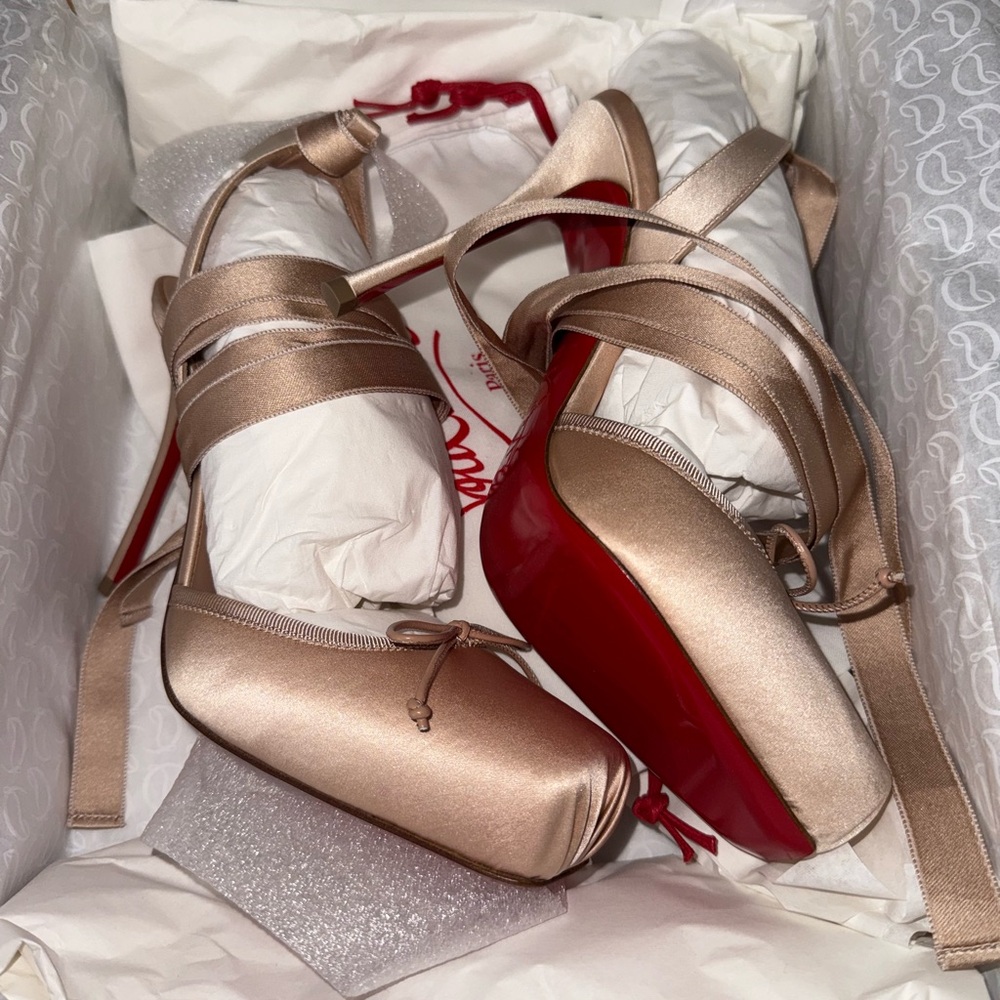 New Christian Louboutin Cassia heels size 37.5 everything included (box/bag)